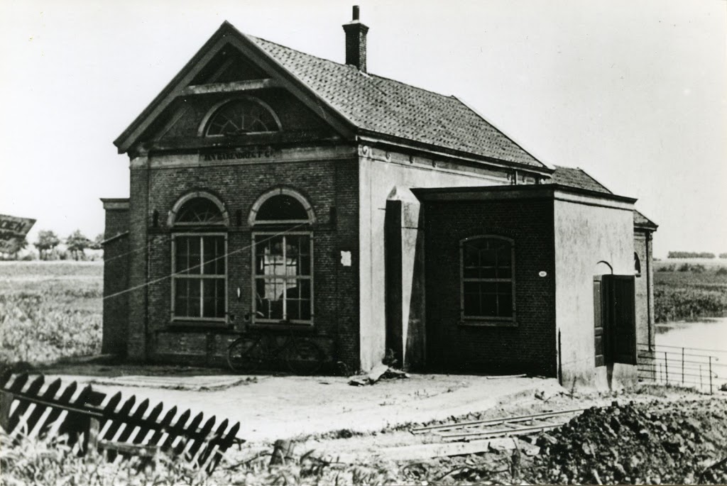 10c De Heij Heijschesluis het stoomgemaal aan de Koedood